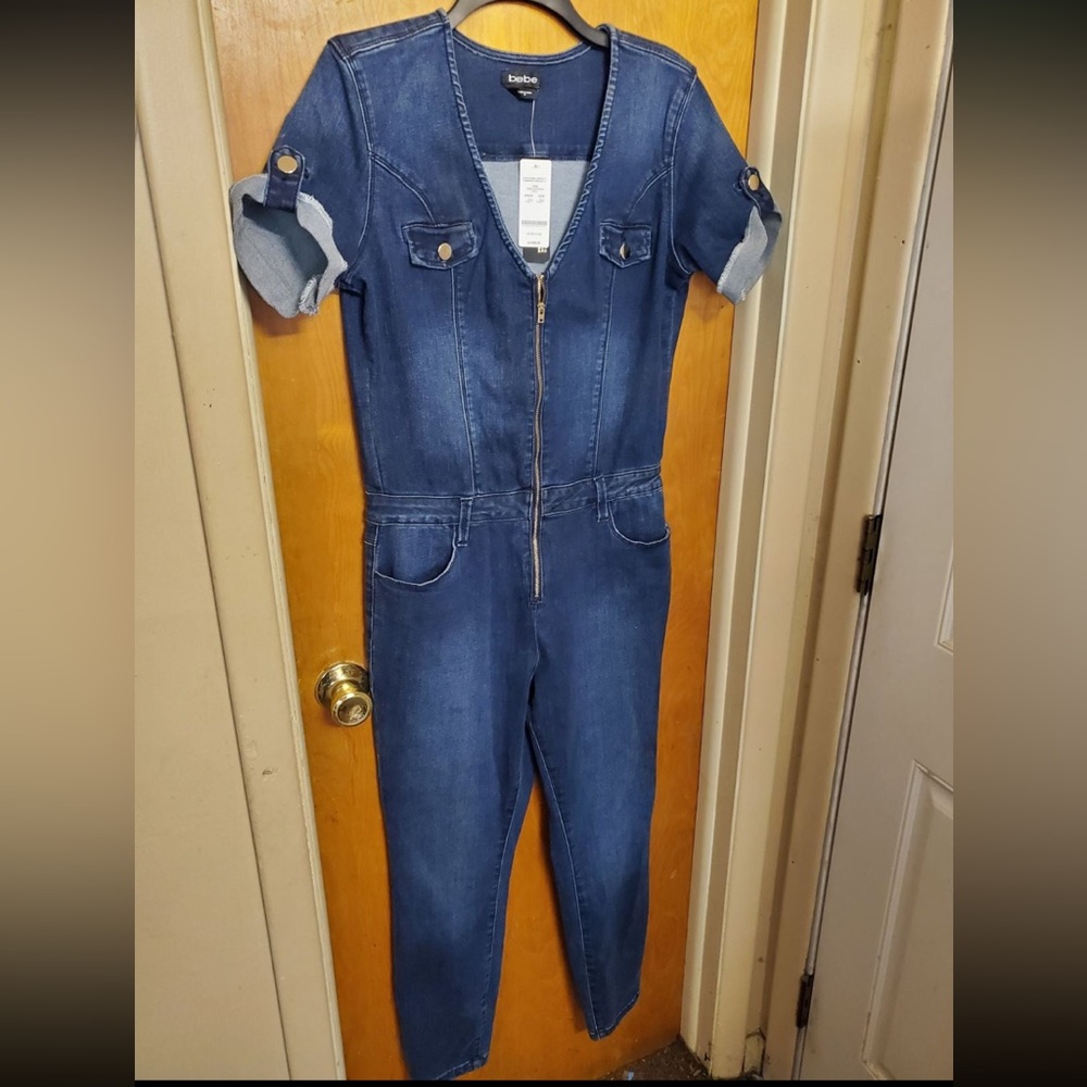 Bebe short sleeves Navy jeans jumpsuit with zipper NWT in sz 31. Stretchy